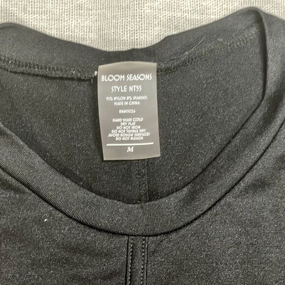 Bloom Seasons | Black Sleeveless Piped Top | Medium - Picture 3 of 4